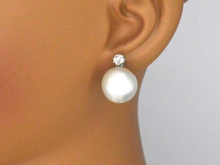 Gouden oorbellen met natuurlijke diamanten en blister parels