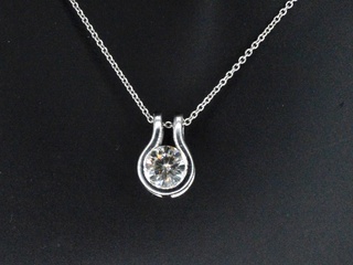 Solitaire hanger met een natuurlijke briljant geslepen diamant, excl.