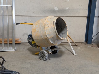 Mobiel betonmolen Altrad, Minimix 130