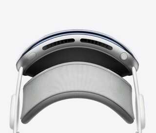 Apple Vision Pro 512GB VR Headset + Apple carry case