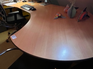 Bureauopstelling + bureau-, en conf.  stoelen, hout en zwart, 2020