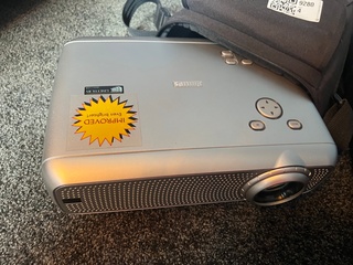 Verplaatsbare beamer, 2 draagbare schermen Philips, zilverkleurig