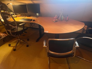 Bureauopstelling + bureau-, en conf.  stoelen, hout en zwart, 2020