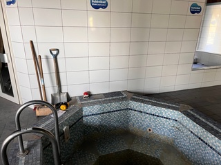 Pomp en bubbelbad interval installatie