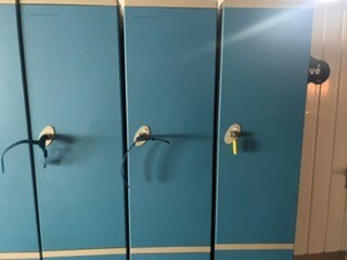 4x Kleding kluisjes met sleutel, Woelwater, 2 per kolom, blauw, 2020