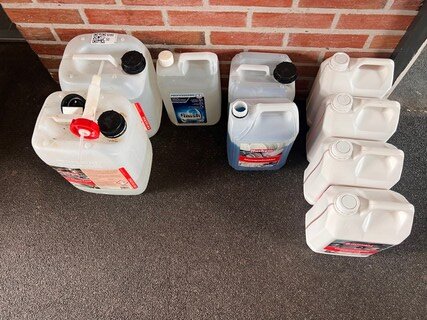 Diverse schoonmaakmiddelen voor professionele afwasmachine, Huchem, 20