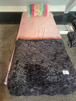 5x Bedden, éénpersoons, wit matras