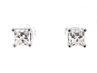 Witgouden oorbellen met princess geslepen diamanten 1.50 carat