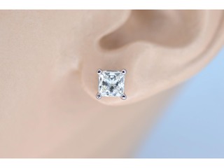 Witgouden oorbellen met princess geslepen diamanten 1.50 carat