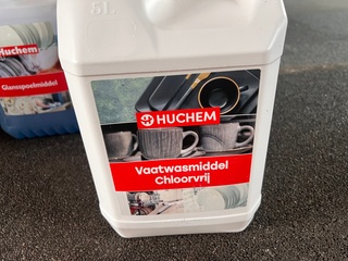 Diverse schoonmaakmiddelen voor professionele afwasmachine, Huchem, 20