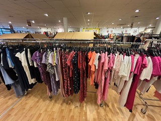 Ca. 334x Shirts, rokjes en bloesjes, Blue Seven, Only, Cars Jeans, maa