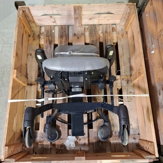 2x Massagetafel en 1x elektrische trippelstoel, O.a Vela Tango, o.a 10