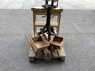 2x Kruiwagens, 1x oppottafel, 1x vogelhuisje ED, licht bruin/bruin/zwa