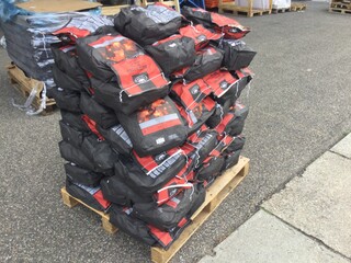 Ca. 72x Zakken met briketten van 3 kilo Esschert Design, FF923, zwart