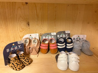 Ca. 77x Paar babyschoenen – Mixpartij