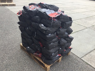 Ca. 72x Zakken met briketten van 3 kilo Esschert Design, FF923, zwart