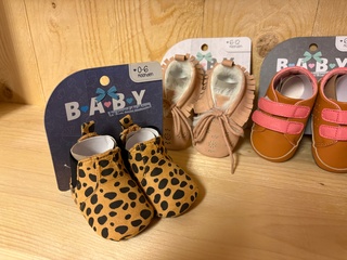 Ca. 77x Paar babyschoenen – Mixpartij