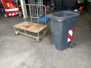 Transportkar en openafvalbak