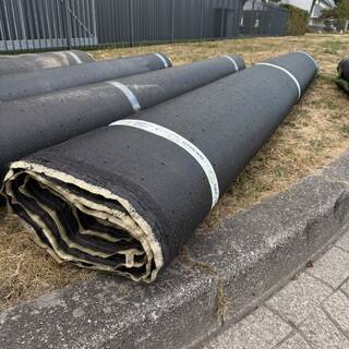 Ca. 13,6m2 Kunstgras, 30 mm hoog, groen, wit