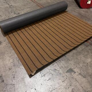 Ca. 14m2 Kunstgras, 10 mm hoog, bruin/zwart