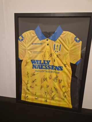 RKC Waalwijk gesigneerd voetbalshirt Eredivisie 2024 met sjaal