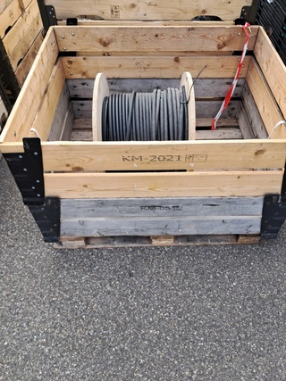 Kabel op houten haspel