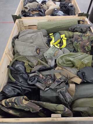 Partij camouflage kleding en uitrusting artikelen, Woodland / KPU / KL