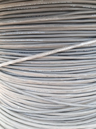 2x Kabel op kunststof haspel