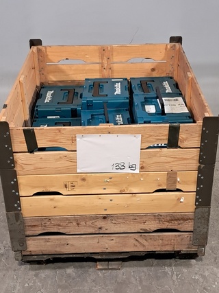 Ca. 11x Opbergkoffer met oplader en 13x opbergkoffer zonder oplader, M