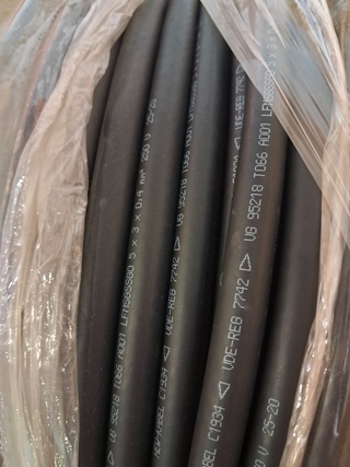 Kabel op houten haspel
