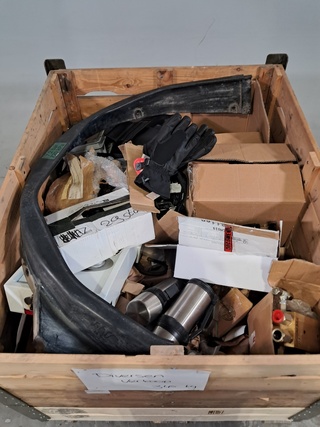 Partij onderdelen, garage inventaris en diversen