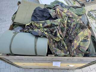 Partij camouflage kleding en uitrusting artikelen, Woodland / KPU /  K
