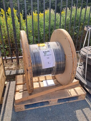 Kabel op houten haspel