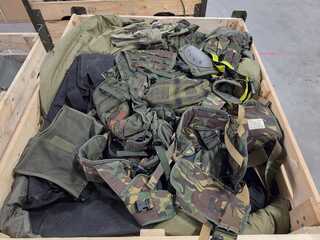 Partij camouflage kleding en uitrusting artikelen, Woodland / KPU / KL