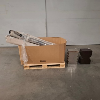 8x Vloerkleed en 2x bijzettafel, O.a. Zuiver