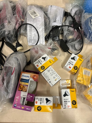 Partij elektronica en verlichting, W.o. Basetech, Philips