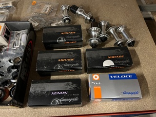 Ca. 70x Racefiets onderdelen, W.o. Campagnolo, Shimano