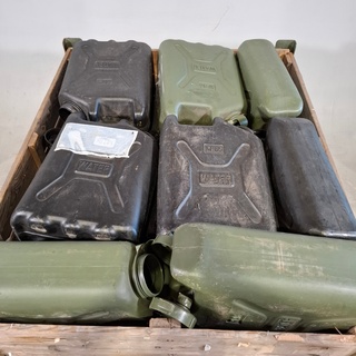 Partij jerrycans, O.a. Scepter