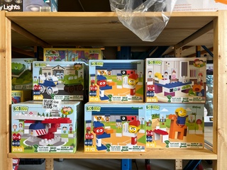 4x Inhoud stellingvak + doos speelgoed ca. 175 items, Biobuddi