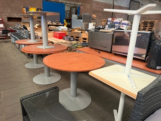 7x Tafel (5x rond ø1 m, 2x vierkant 60×70 cm)