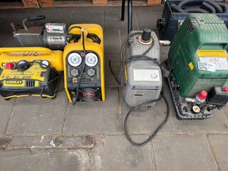 5x Gereedschap w.o. vacuümpompen, compressor en vul-/servicestation