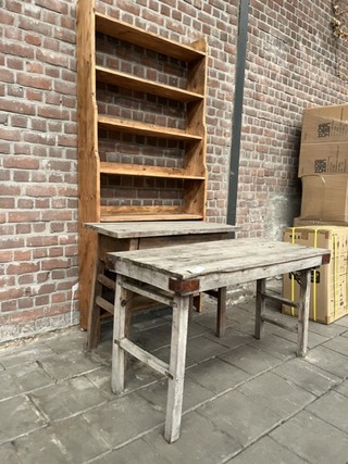 2x Bijzettafel, 1x kast