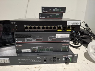 Partij Diverse professionele AV apparatuur, Extron, Cisco, Logitech
