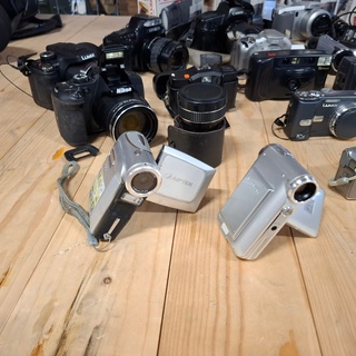 Camera’s, O.a. Canon, Olympus, JVC, Nikon