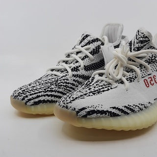 Paar sneakers, maat 40, Adidas Yeezy, CP9654