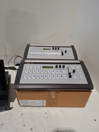 Partij Diverse professionele AV apparatuur, Extron, Mix-it