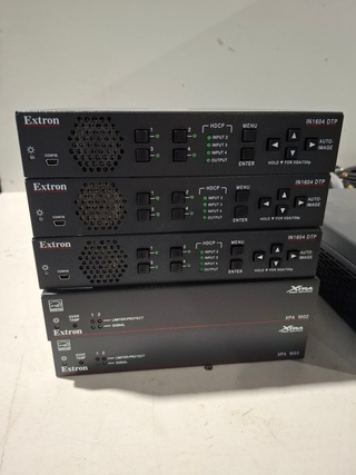 Partij Diverse professionele AV apparatuur, Extron, Axis, Sennheiser
