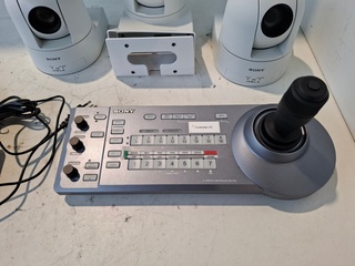 IP-besturingspaneel, SONY, RM-IP10, met 3x PTZ camera, SONY SRG-300SE