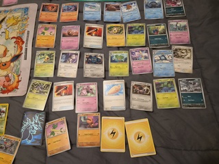 Uitgebreide Pokémon verzameling met vintage kaarten, mappen en playmat