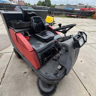 Opzit veeg- zuigmachine, Hako, Jonas 1450, rood/grijs